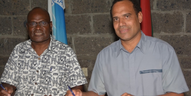 Chairman of PASO, Mr Wilson Sagati (Left), and the Minister of Foreign Affairs for Vanuatu, Mr Ralph Regenvanu (Right), signing the new Host Agreement on 8 May 2018 as part of the PASO Council’s Annual General Meeting held at the Warwick Hotel, in Port Vila, Vanuatu.